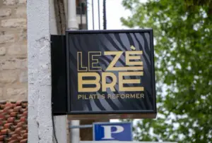 Enseigne drapeau Le Zèbre