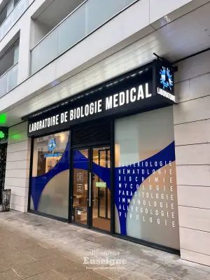 Enseigne bleue laboratoire